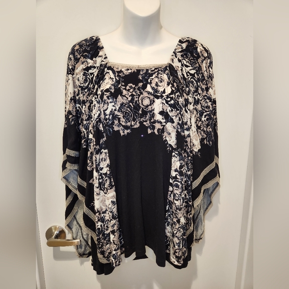 Fitted Pattern Pancho blouse - Picture 1 of 4